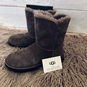 New UGG Women’s Classic Cuff Short (Stormy Grey)